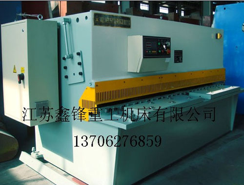 QC12K數(shù)控?cái)[式剪板機(jī)